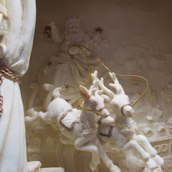 Vintage Casa Elite Christmas Diorama. 12x10x5 inches. White. - Picture 5 of 13